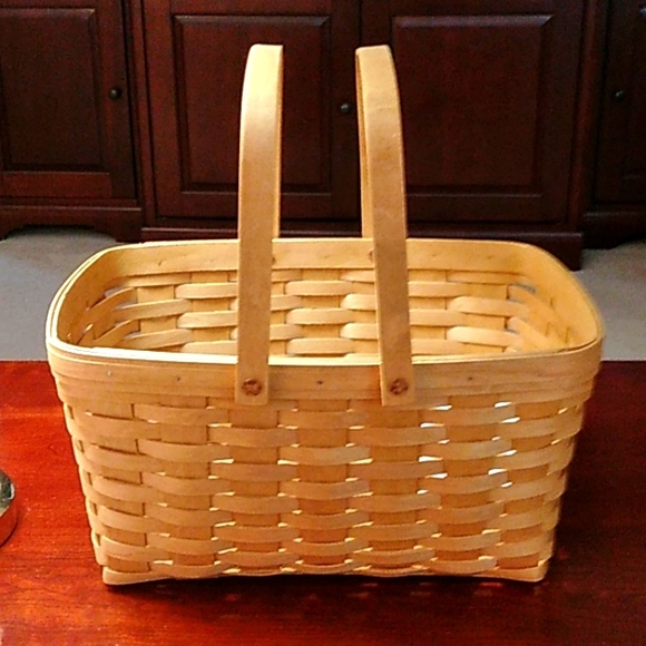 Longaberger Accents Longaberger Picnic Basket With Double Swinging